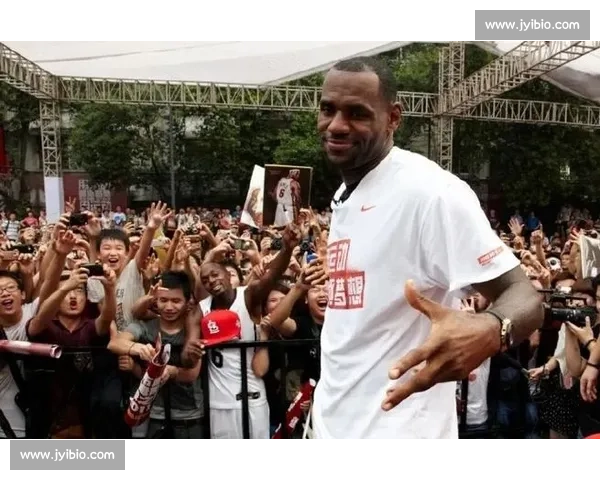 詹姆斯第 15 次中国行燃爆沪蓉 20 年热爱双向奔赴