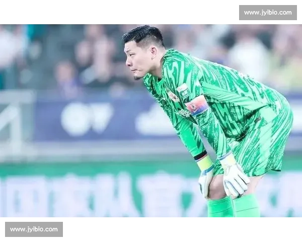 王大雷红牌扔袖标致歉：职业精神与信任危机的双重警示